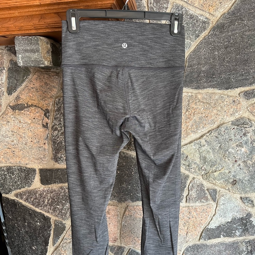 Lululemon Wunder Unders 28” Size 6, Color Grey